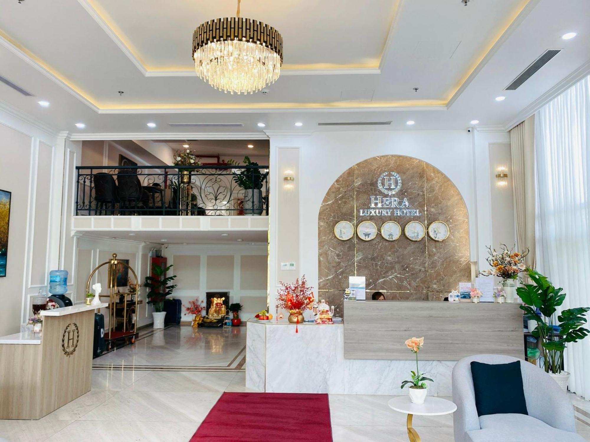 Khách sạn Hera Luxury 4*