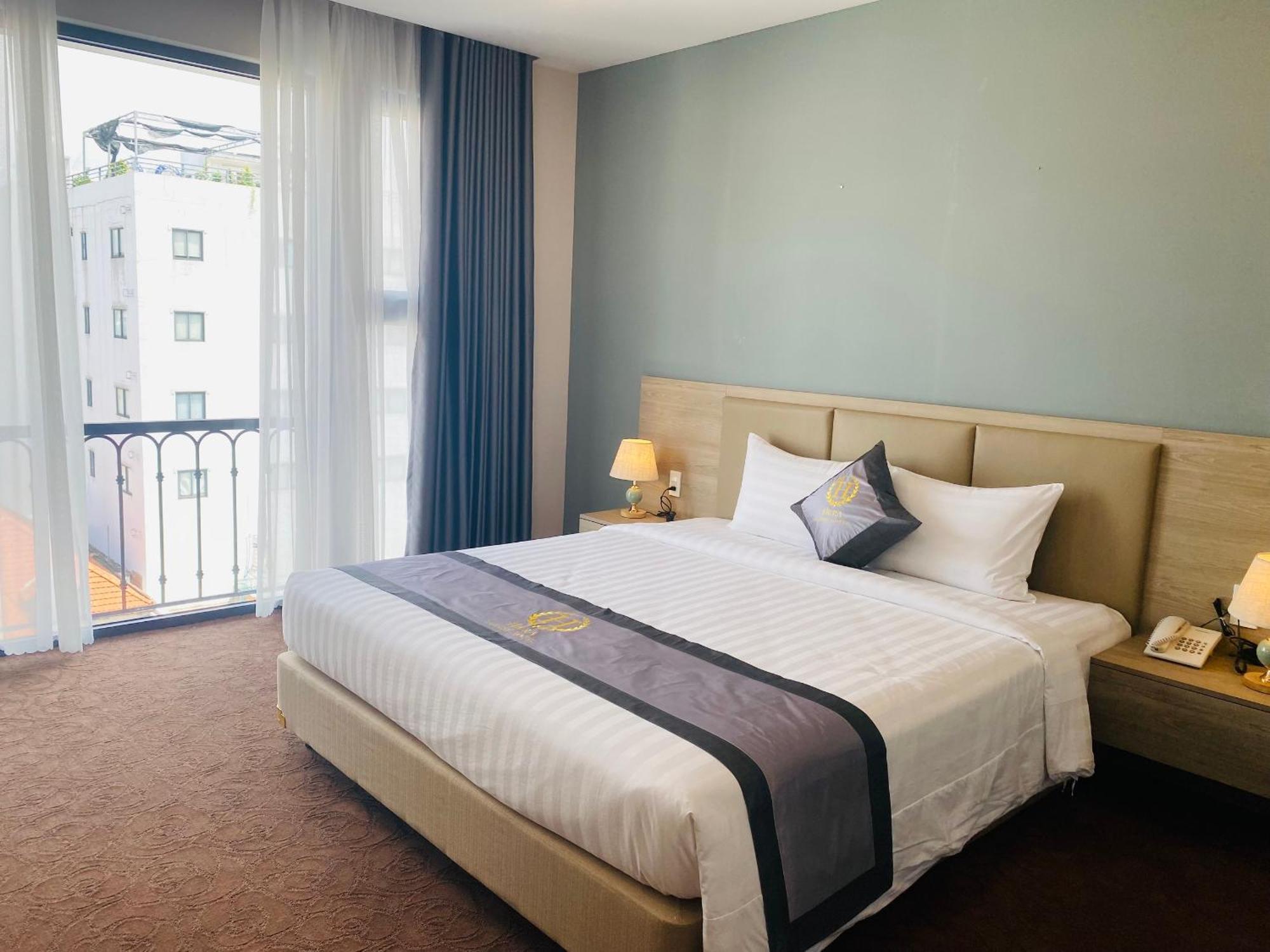 Khách sạn Hera Luxury 4*