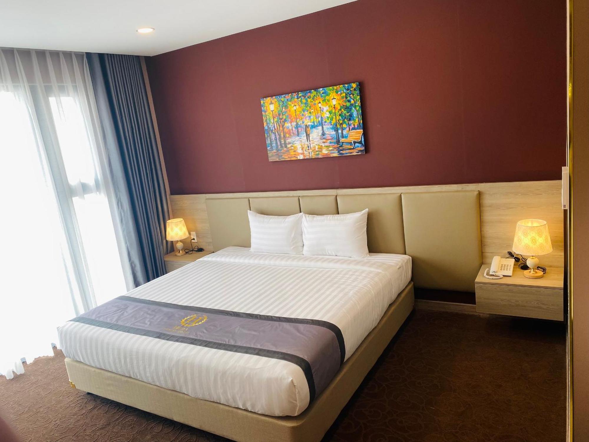Khách sạn Hera Luxury 4*