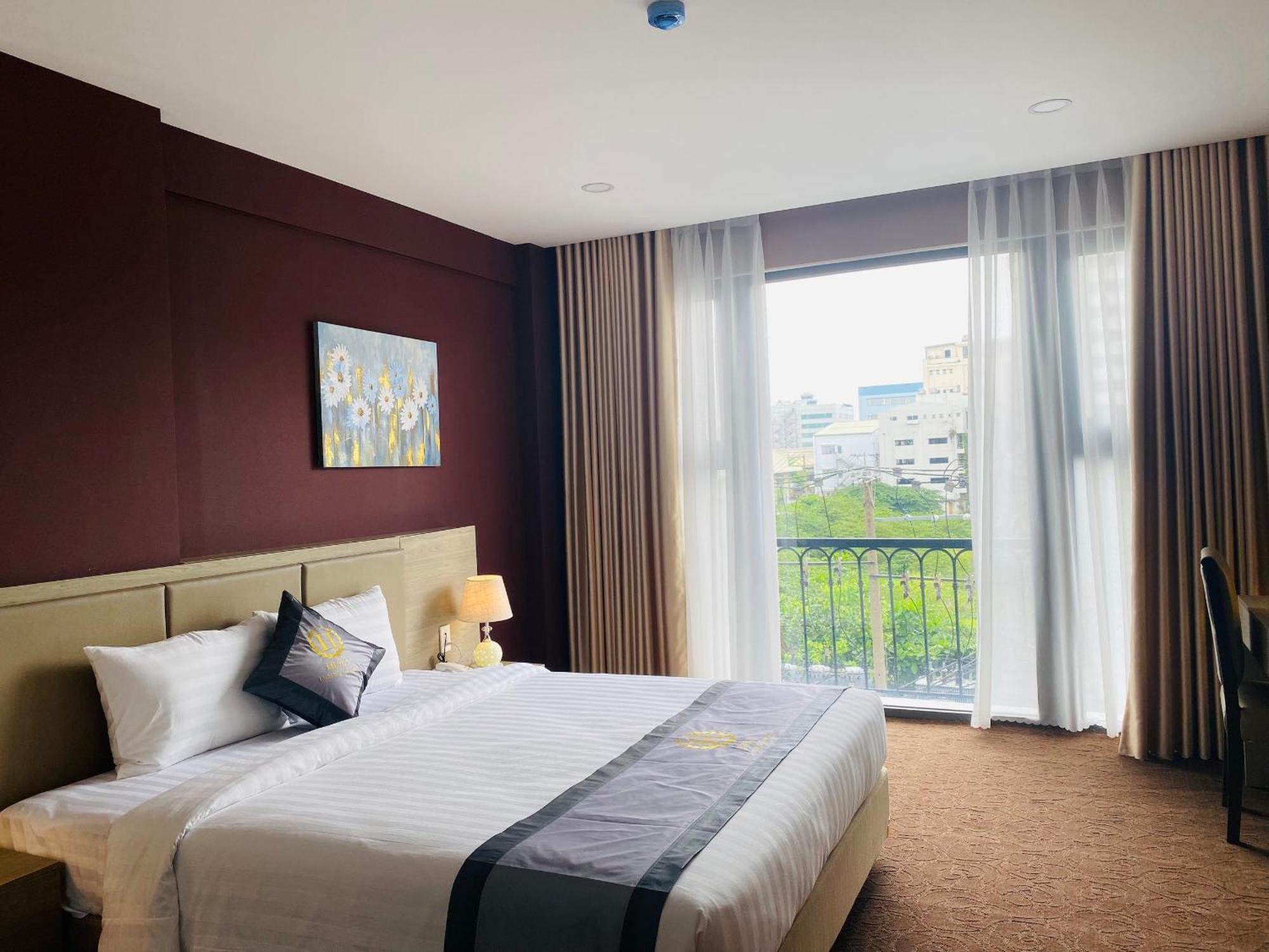 Hera Luxury Khách sạn 4*