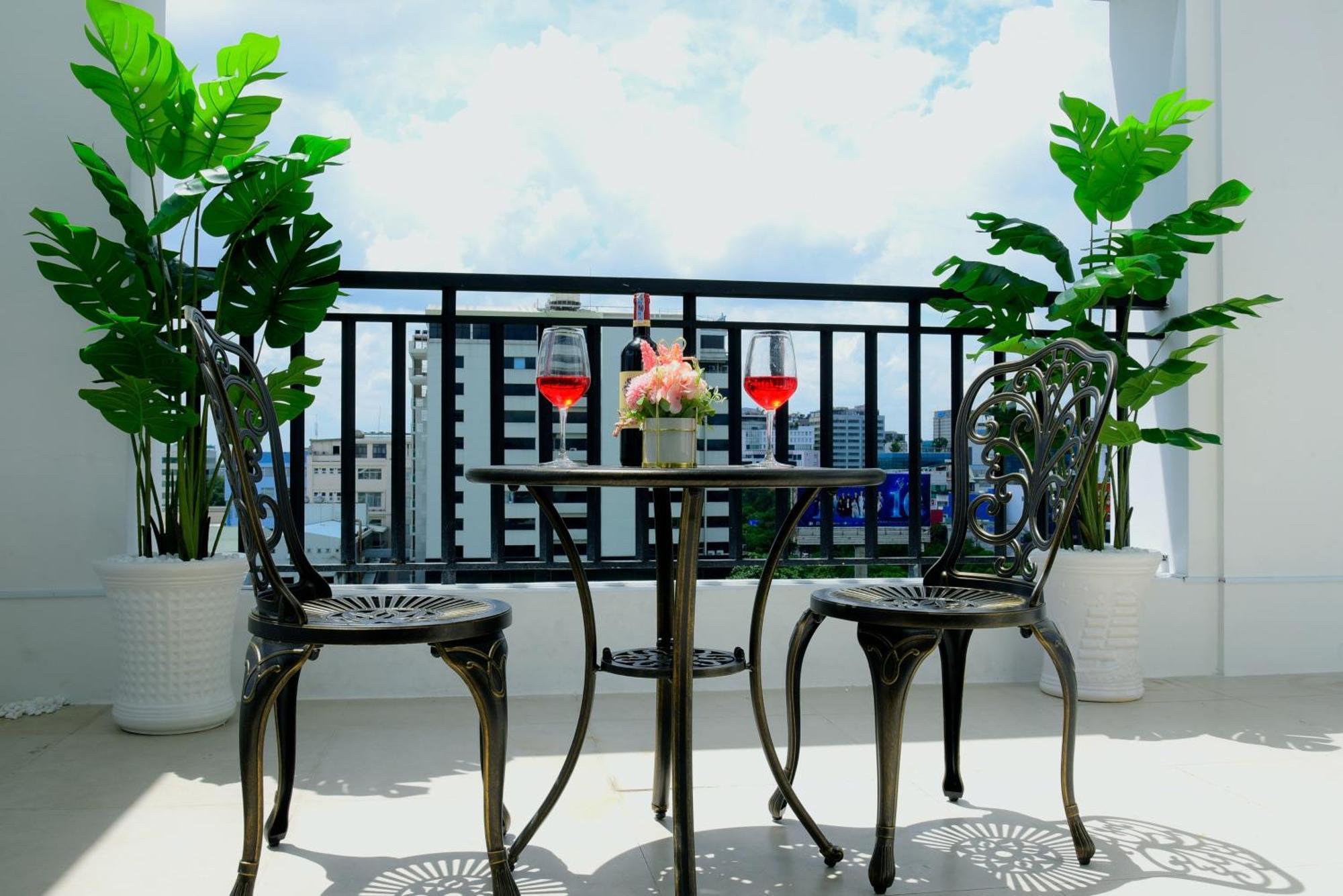Khách sạn Hera Luxury 4*