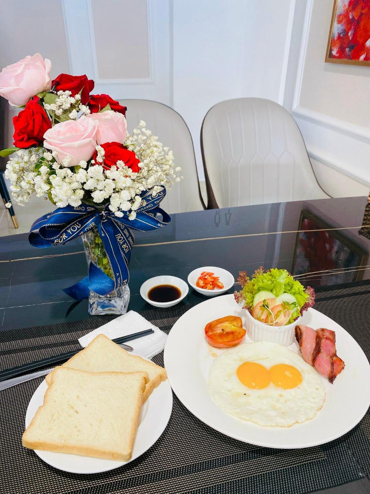 Hera Luxury Khách sạn 4*