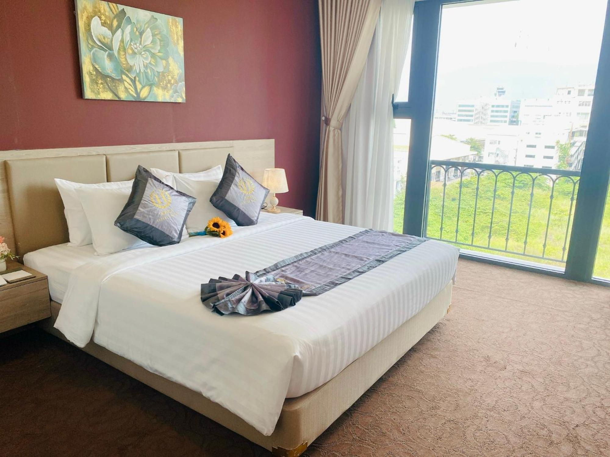Hera Luxury Khách sạn 4*